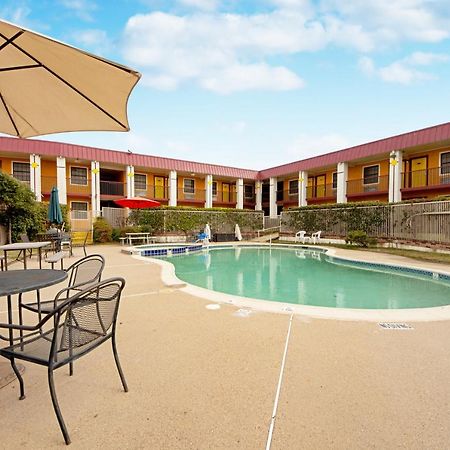 Economy Inn & Suites Denton Extérieur photo