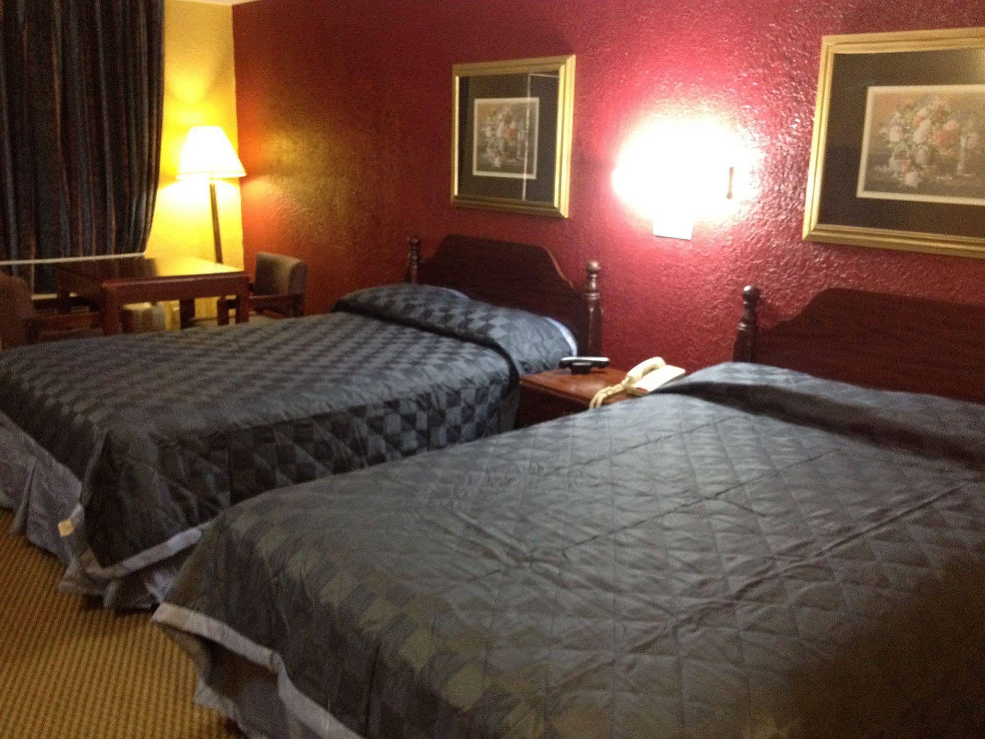 Economy Inn & Suites Denton Extérieur photo