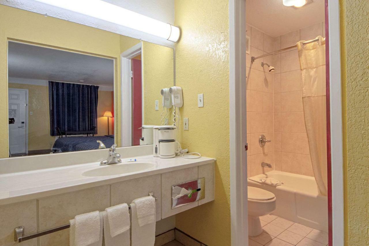 Economy Inn & Suites Denton Extérieur photo