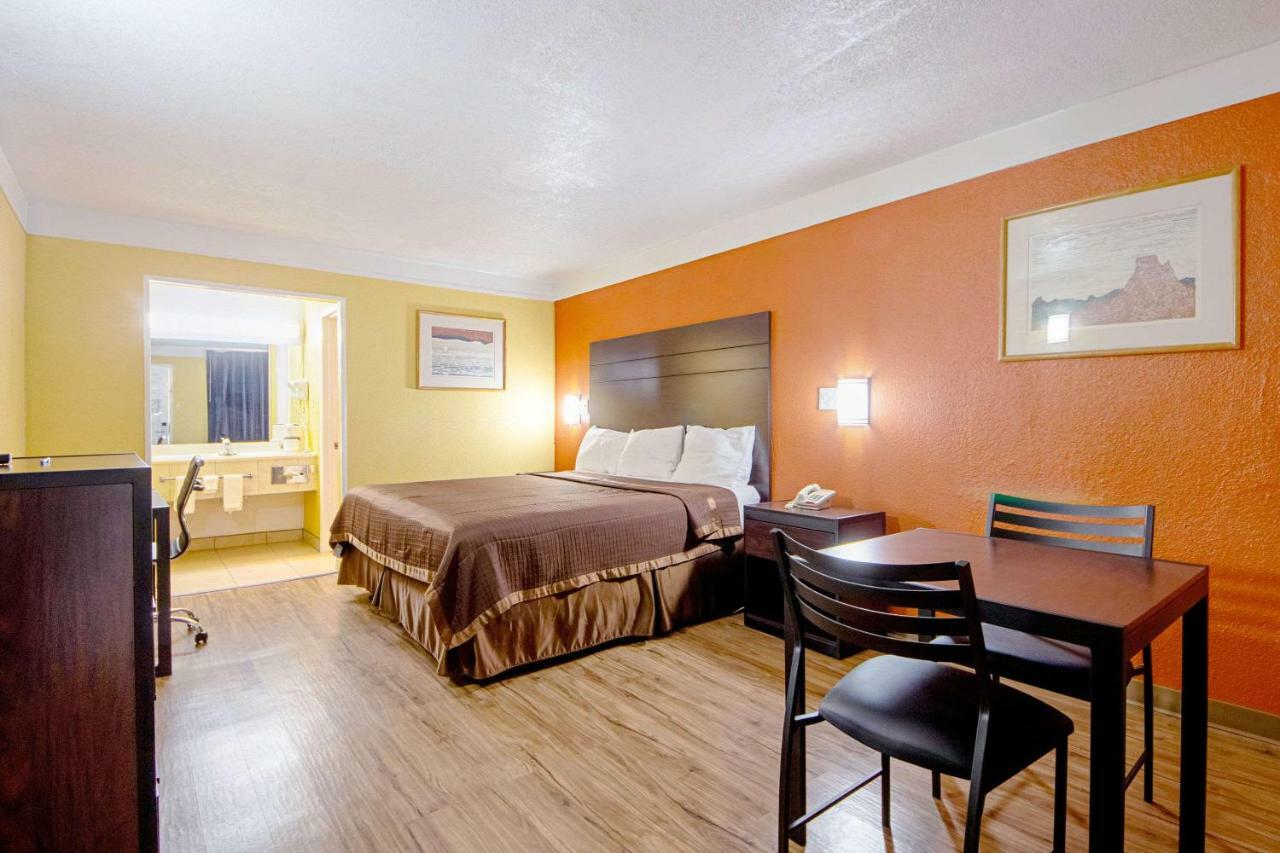 Economy Inn & Suites Denton Extérieur photo