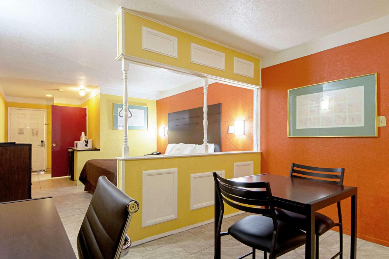 Economy Inn & Suites Denton Extérieur photo