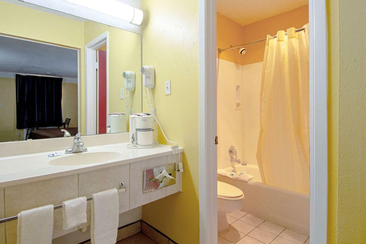 Economy Inn & Suites Denton Extérieur photo