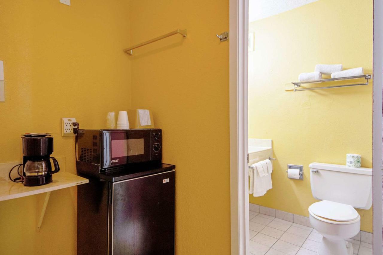 Economy Inn & Suites Denton Extérieur photo
